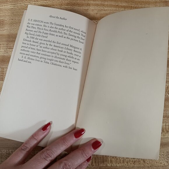 The Outsiders by S.E. Hinton (1997) Paperback Book Puffin Books Vintage Used - Picture 8 of 8